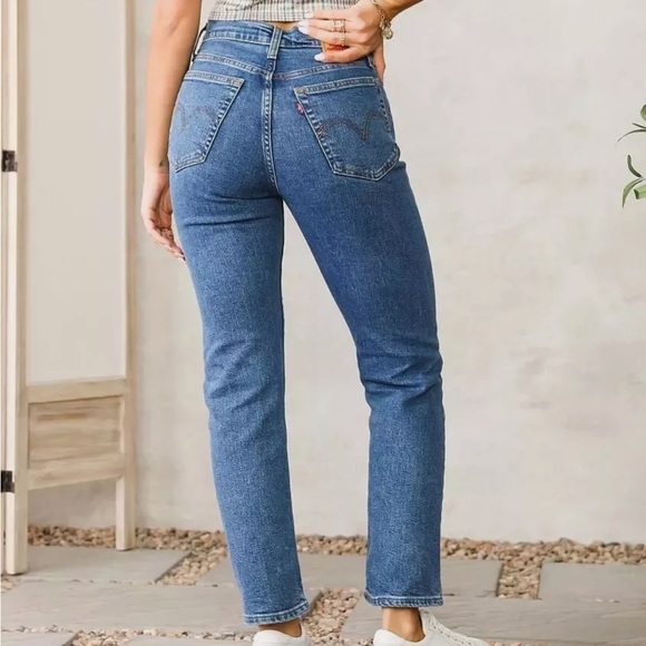 Levi’s Wedgie Fit Icon Jeans - Picture 2 of 6